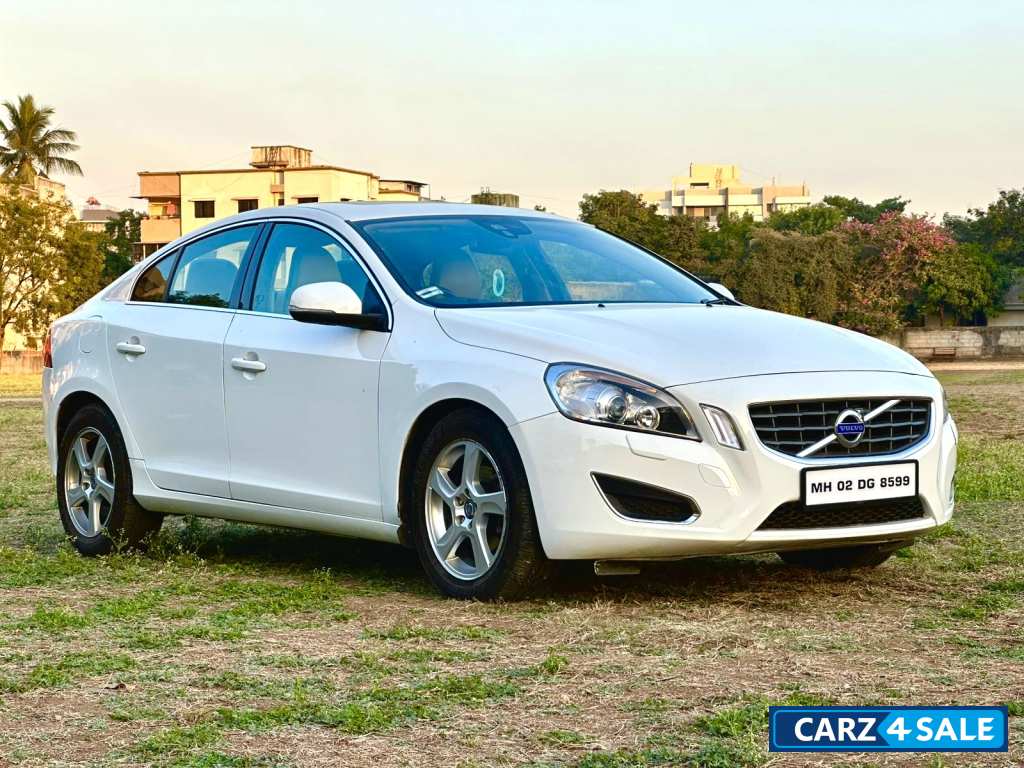 White Volvo S60 D3