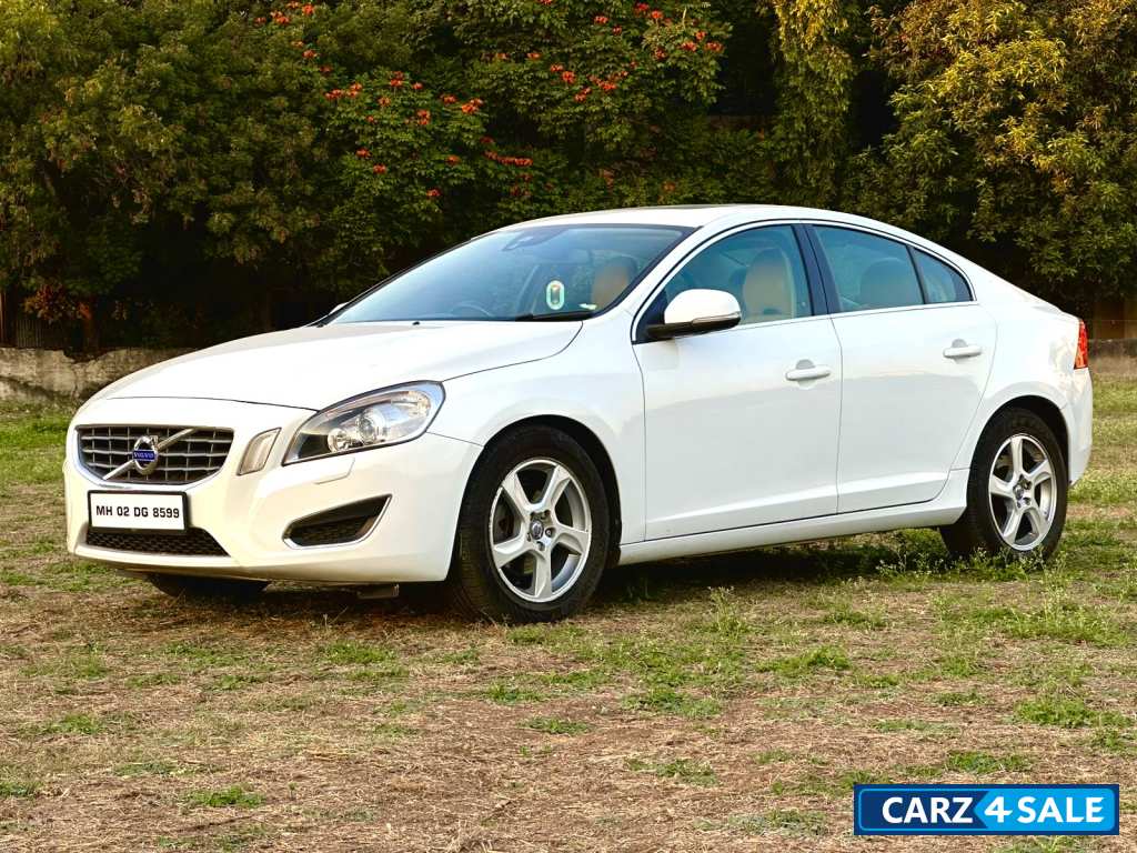 White Volvo S60 D3