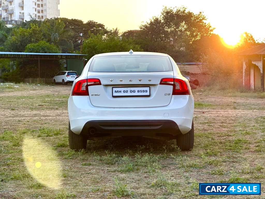 White Volvo S60 D3