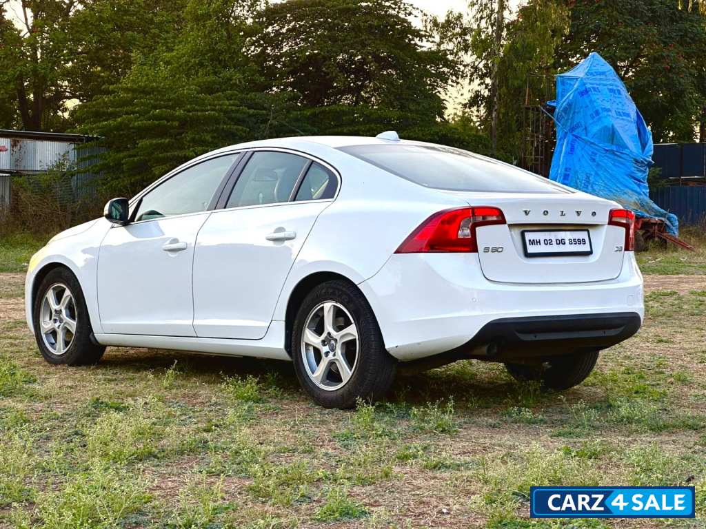 White Volvo S60 D3