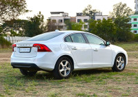 White Volvo S60 D3