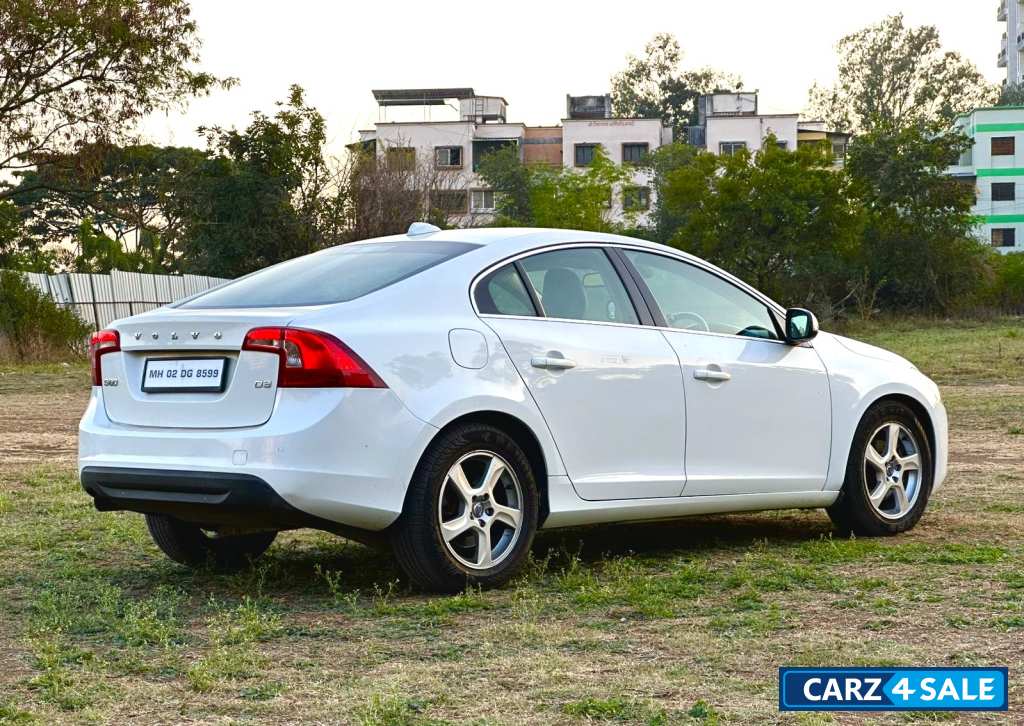 White Volvo S60 D3