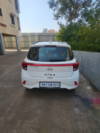 White Hyundai i10 asta automatic