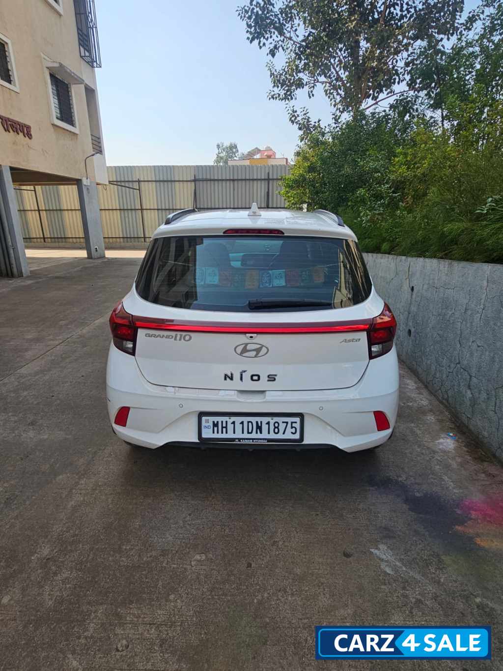 White Hyundai i10 asta automatic