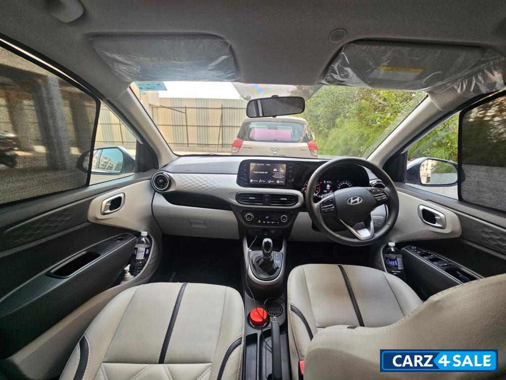 White Hyundai i10 asta automatic