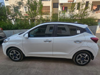 White Hyundai i10 asta automatic