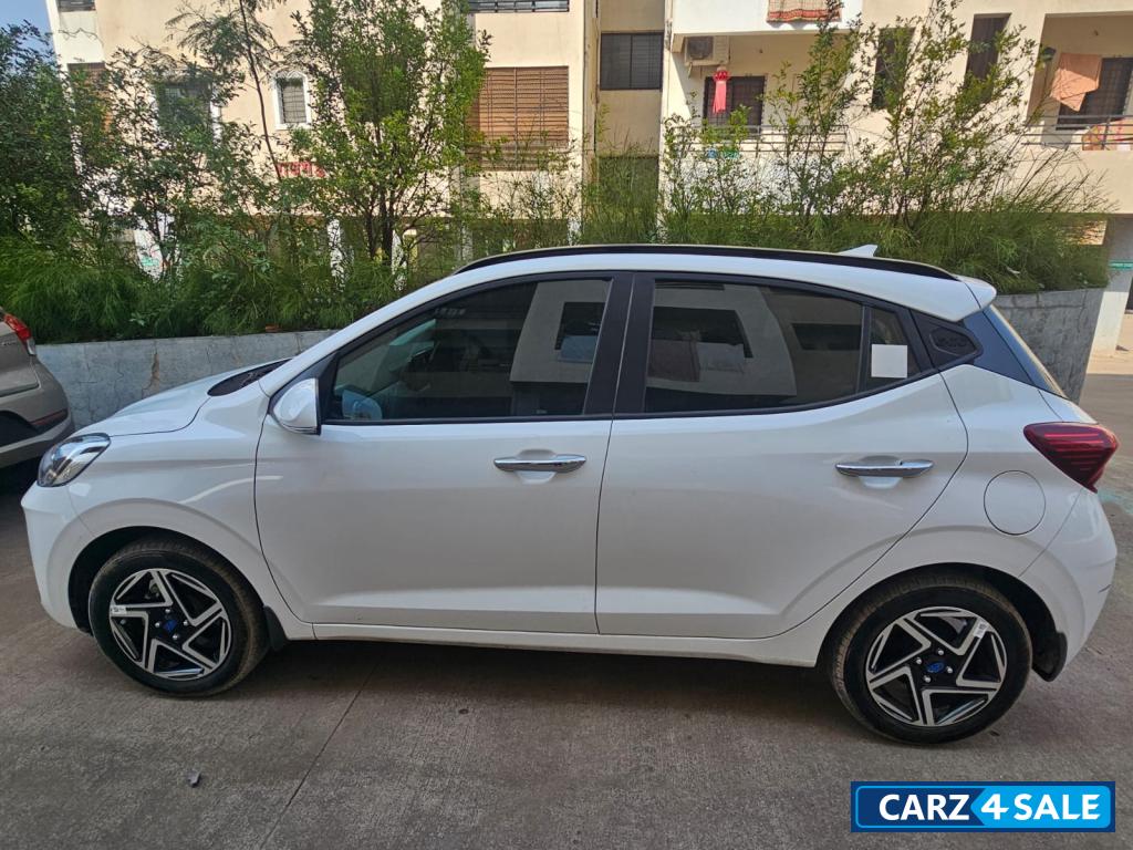 White Hyundai i10 asta automatic