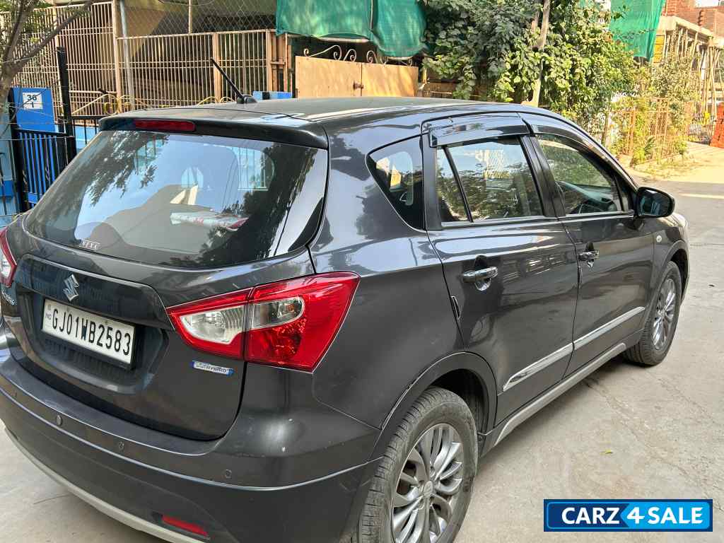 Granite Grey Maruti Suzuki S-Cross Hybrid sigma