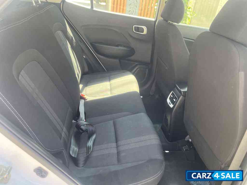 Hyundai Venue SX CRDI 1.5 MT