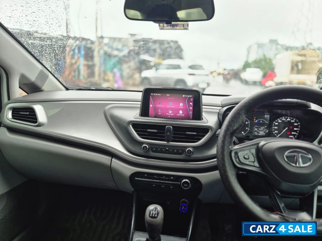 Tata Altroz XT