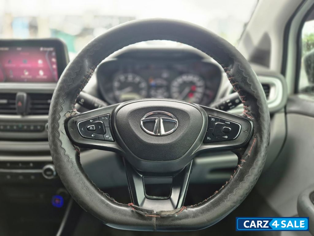Tata Altroz XT