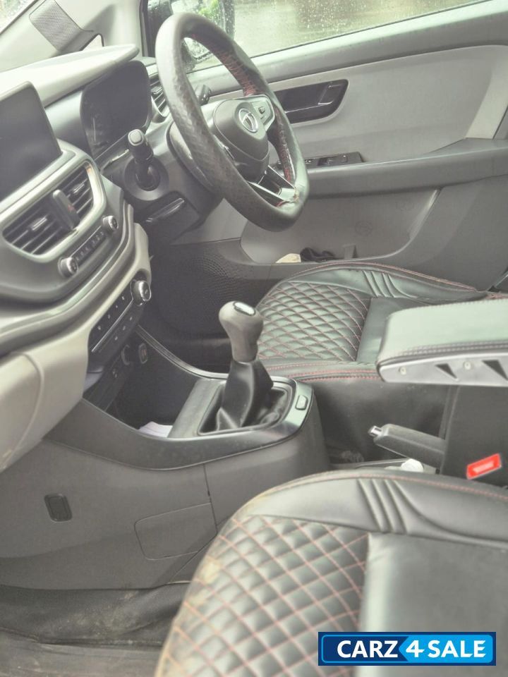 Tata Altroz XT