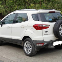 White Ford Ecosport