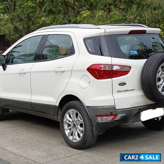 White Ford Ecosport