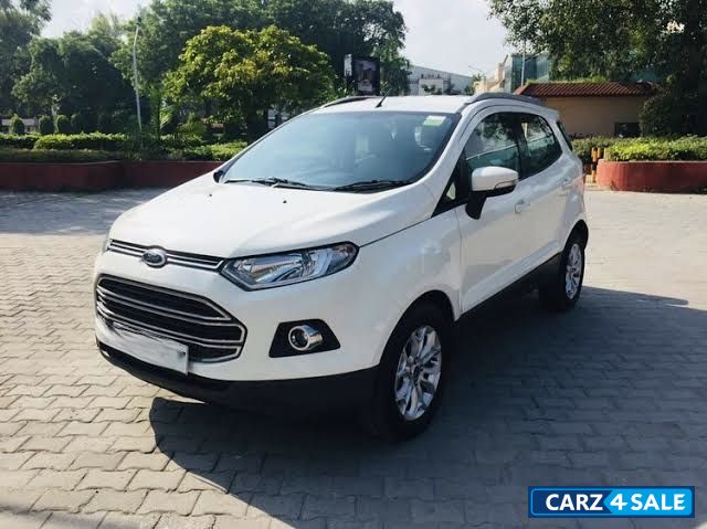 White Ford Ecosport