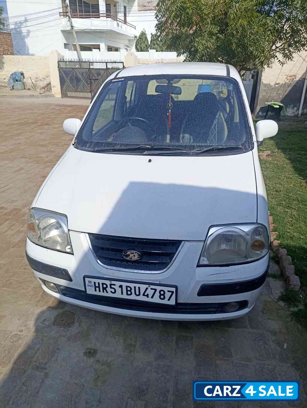 White Hyundai Santro Xing