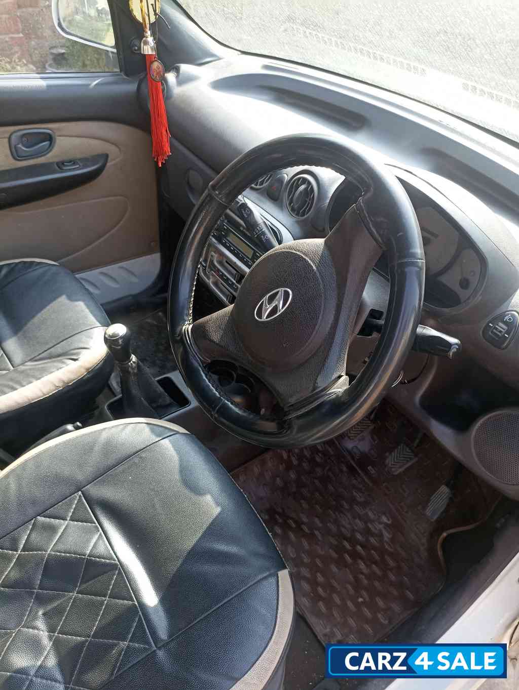 White Hyundai Santro Xing White Hyundai Santro Xing