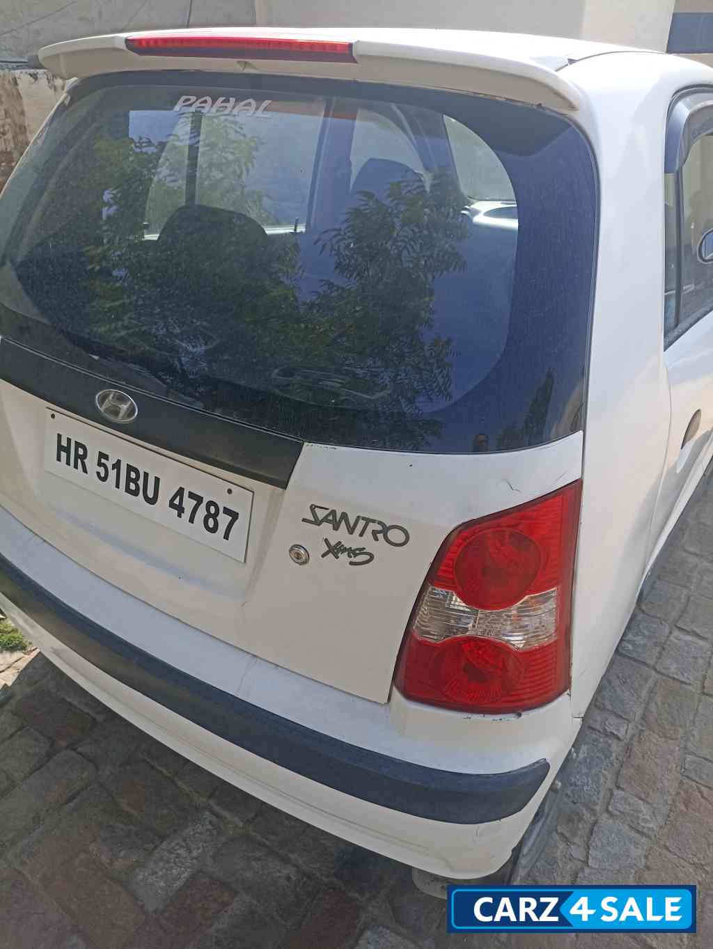 White Hyundai Santro Xing White Hyundai Santro Xing