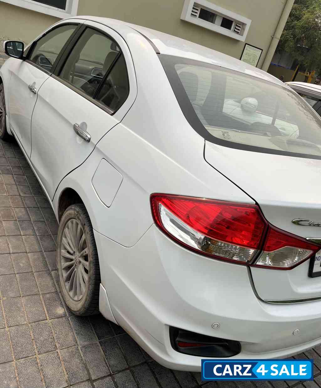 White Maruti Suzuki Ciaz Alfa top model diesel hybrid