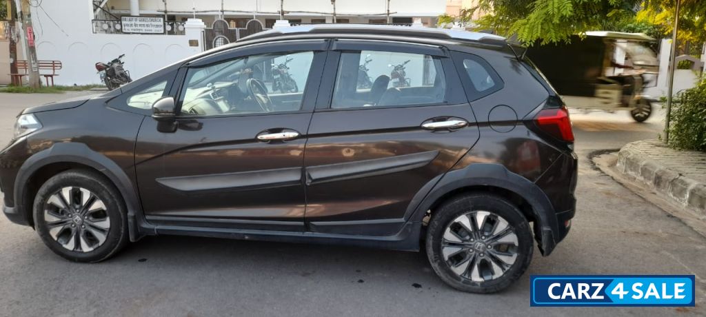 Brown Honda WR-V Vx idtec Brown Honda WR-V Vx idtec