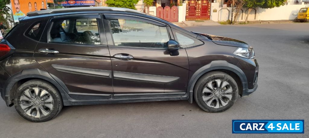 Brown Honda WR-V Vx idtec Brown Honda WR-V Vx idtec