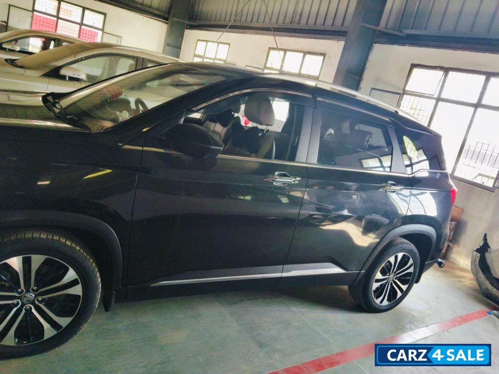 Black MG Hector Sharp 2.0 turbo diesel