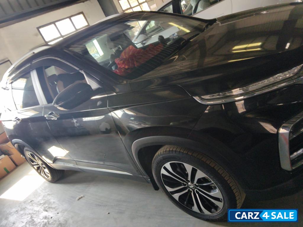 Black MG Hector Sharp 2.0 turbo diesel