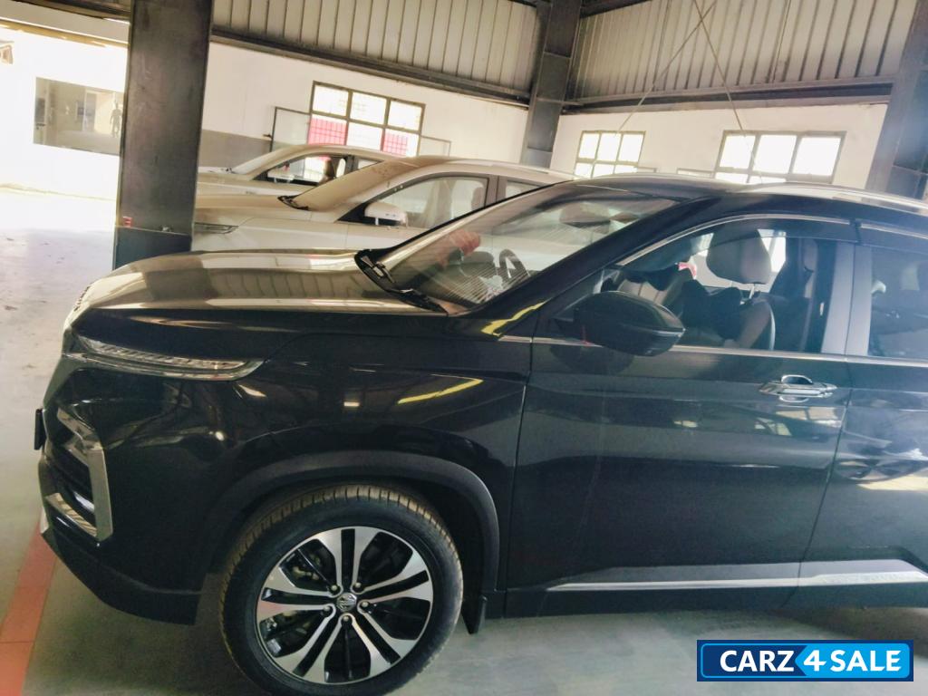 Black MG Hector Sharp 2.0 turbo diesel