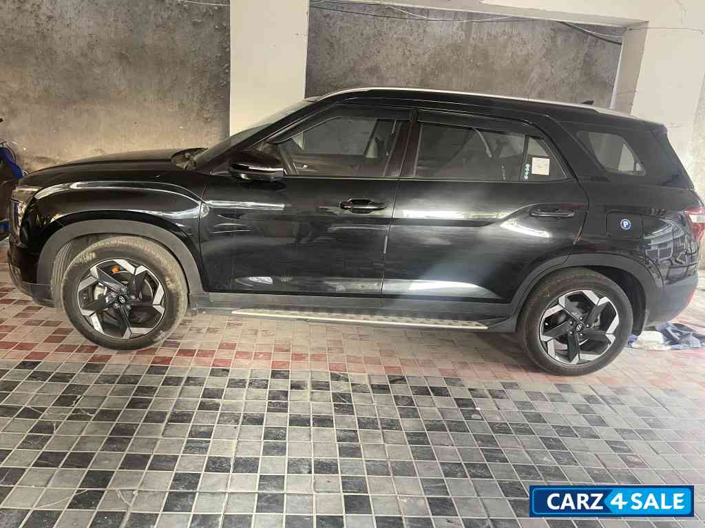 Black Hyundai Alcazar 1.5Dtct signature