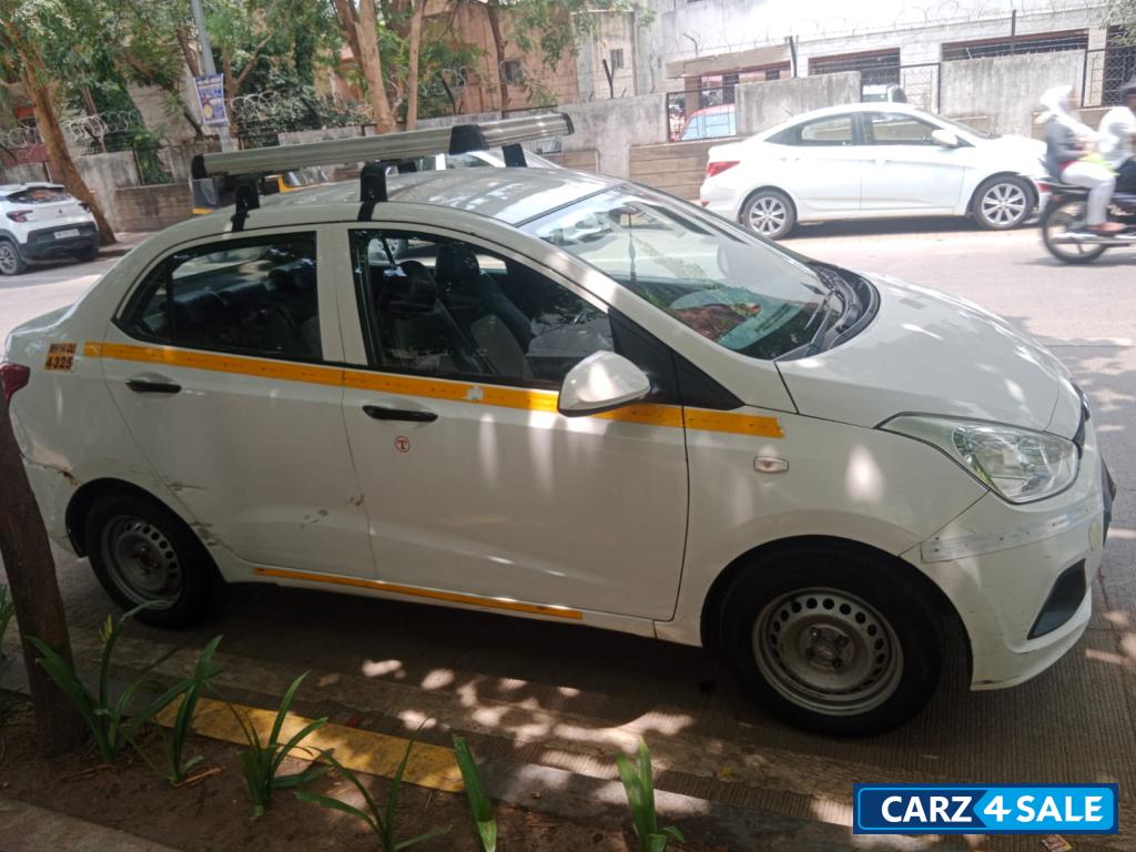 White Hyundai Xcent White White Hyundai Xcent White