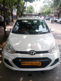 White Hyundai Xcent White