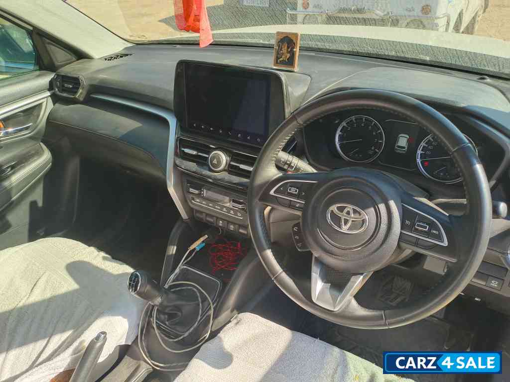 Toyota Urban Cruiser Hyryder V Neo drive