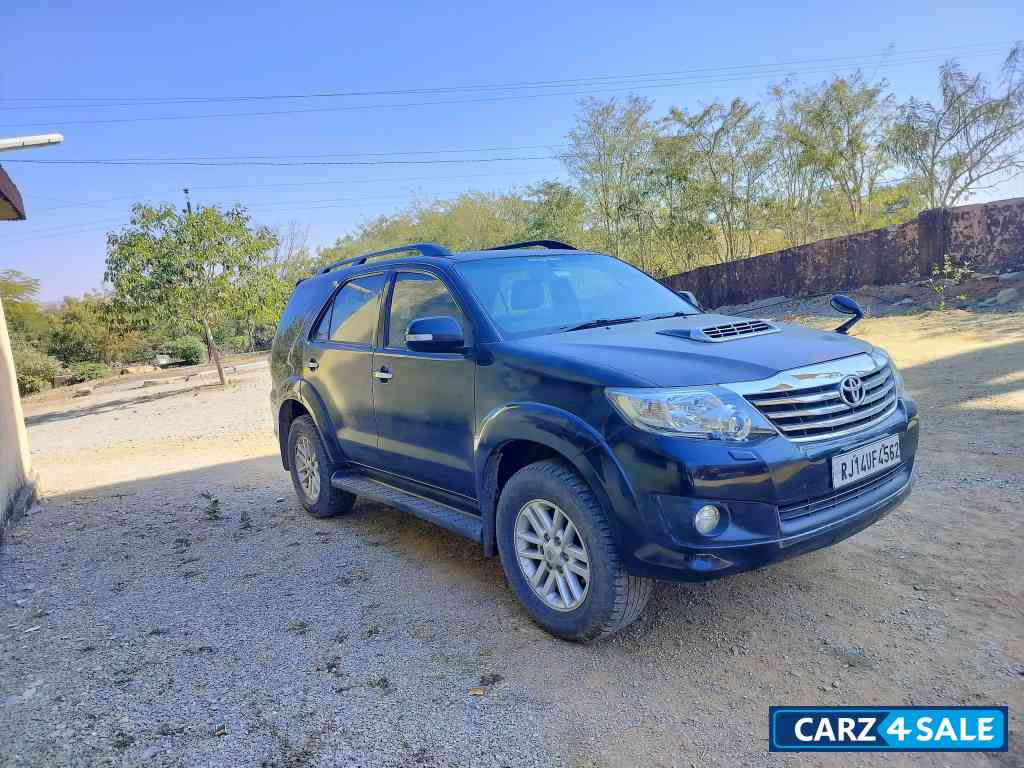 Toyota Fortuner 4x4 MT