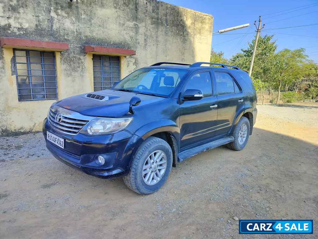 Toyota Fortuner 4x4 MT