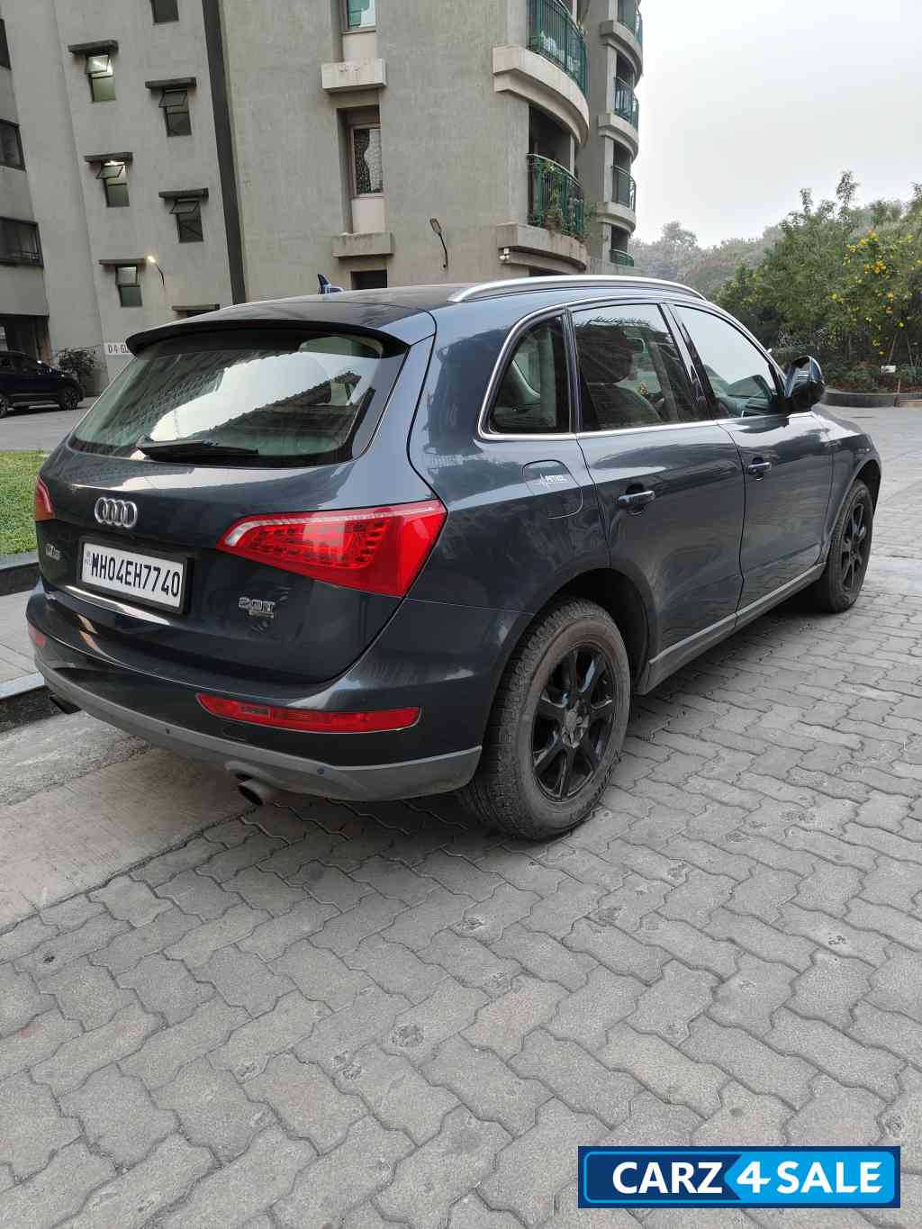 Mettalic Grey Audi Q5 Petrol