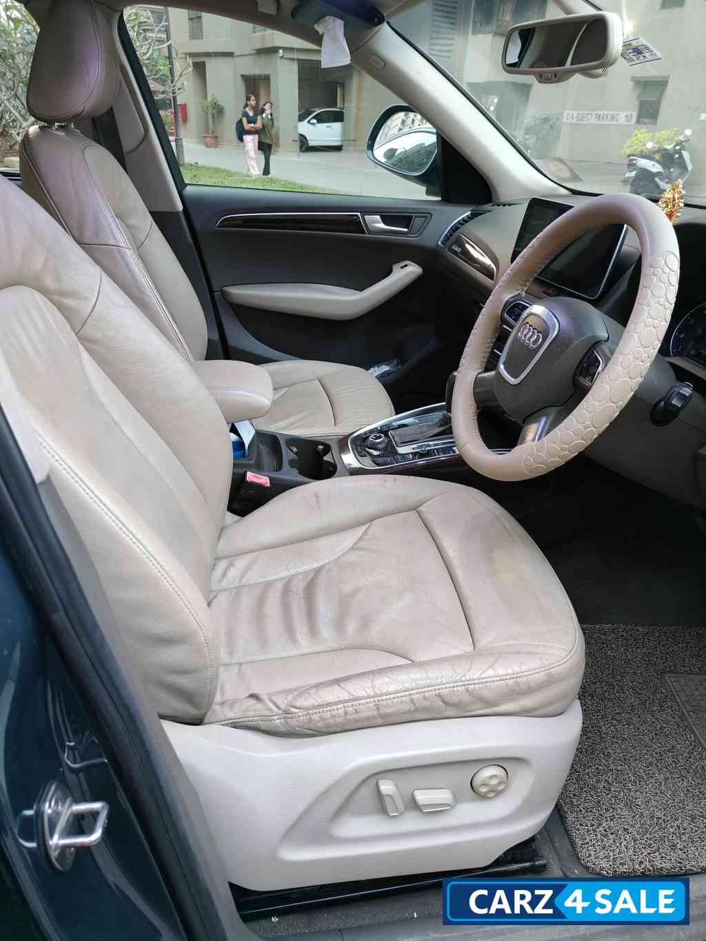 Mettalic Grey Audi Q5 Petrol Mettalic Grey Audi Q5 Petrol