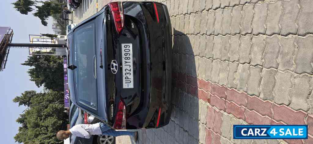 Black Hyundai Verna Sx+ diesel automatic sunroof