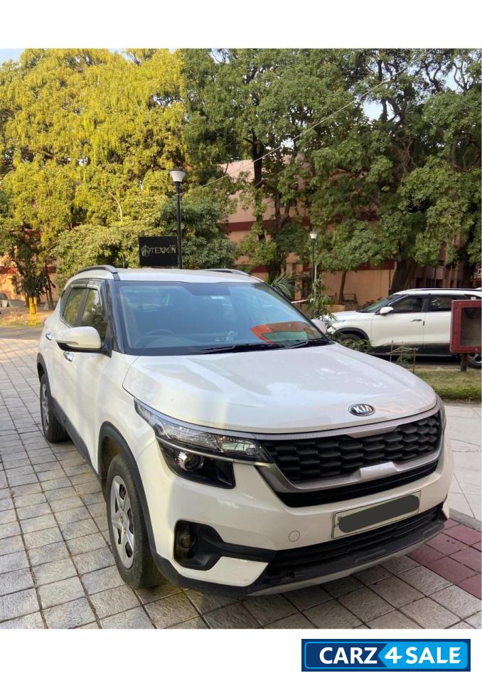 Clear White Kia Seltos HTK 1.5 PETROL