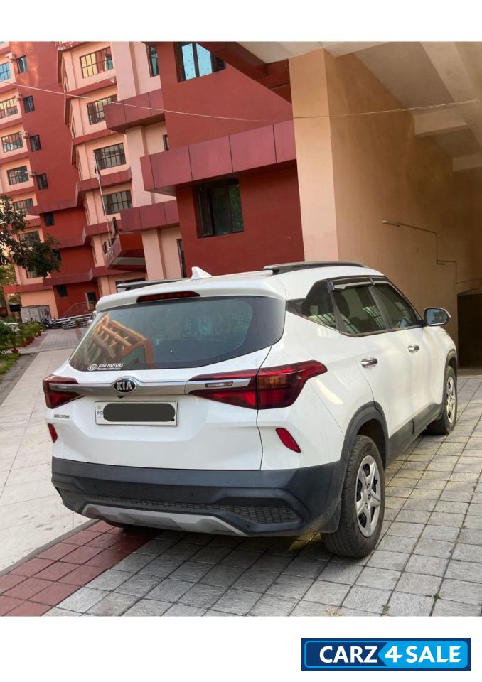 Clear White Kia Seltos HTK 1.5 PETROL