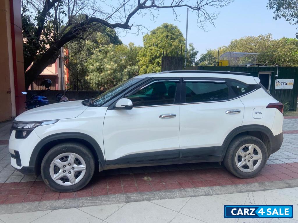 Clear White Kia Seltos HTK 1.5 PETROL