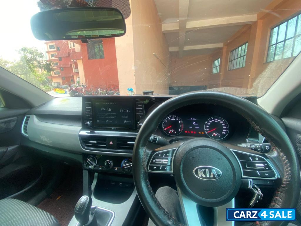 Clear White Kia Seltos HTK 1.5 PETROL