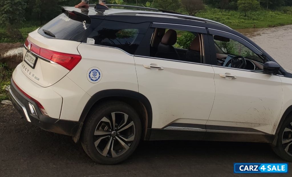 Dual Tone MG Hector Plus Cvt 7seater Dual Tone MG Hector Plus Cvt 7seater