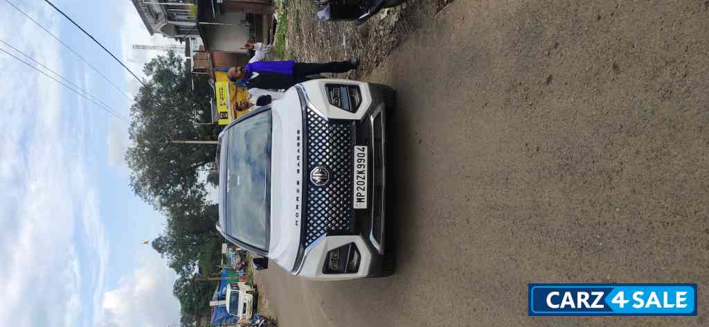 Dual Tone MG Hector Plus Cvt 7seater Dual Tone MG Hector Plus Cvt 7seater