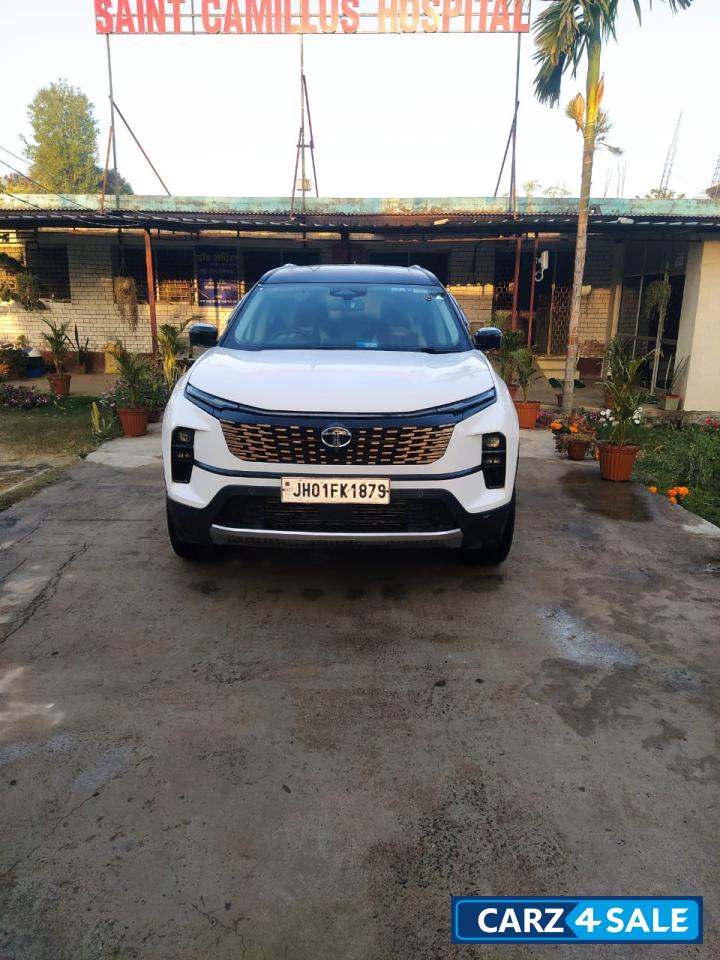 White Tata Safari Tata safari accomnidhed-+DT(AT)