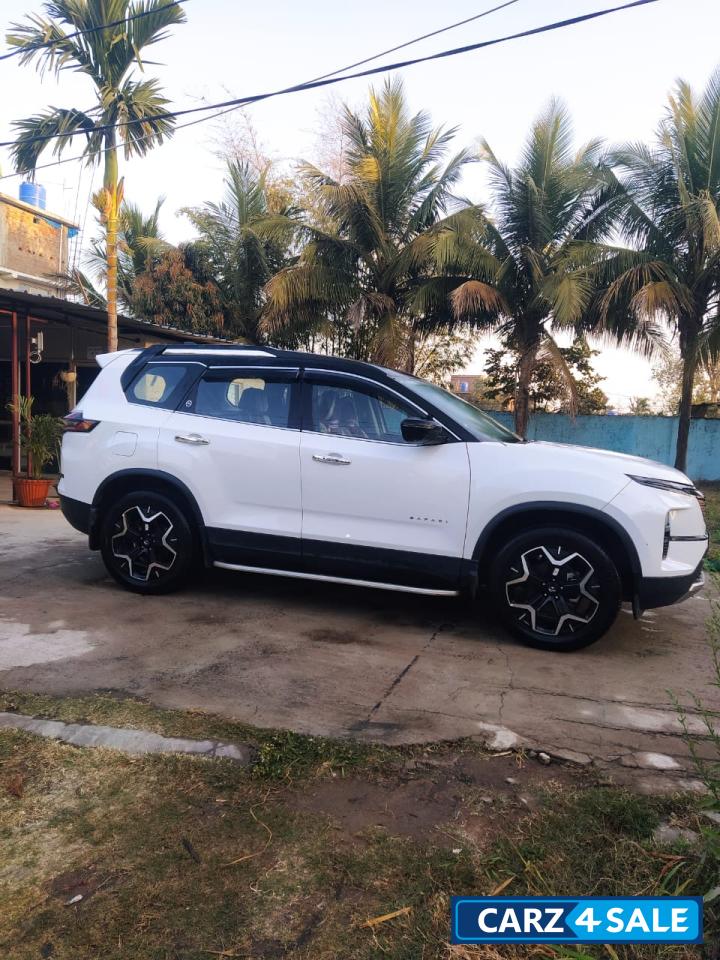 White Tata Safari Tata safari accomnidhed-+DT(AT) White Tata Safari Tata safari accomnidhed-+DT(AT)