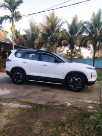 White Tata Safari Tata safari accomnidhed-+DT(AT)