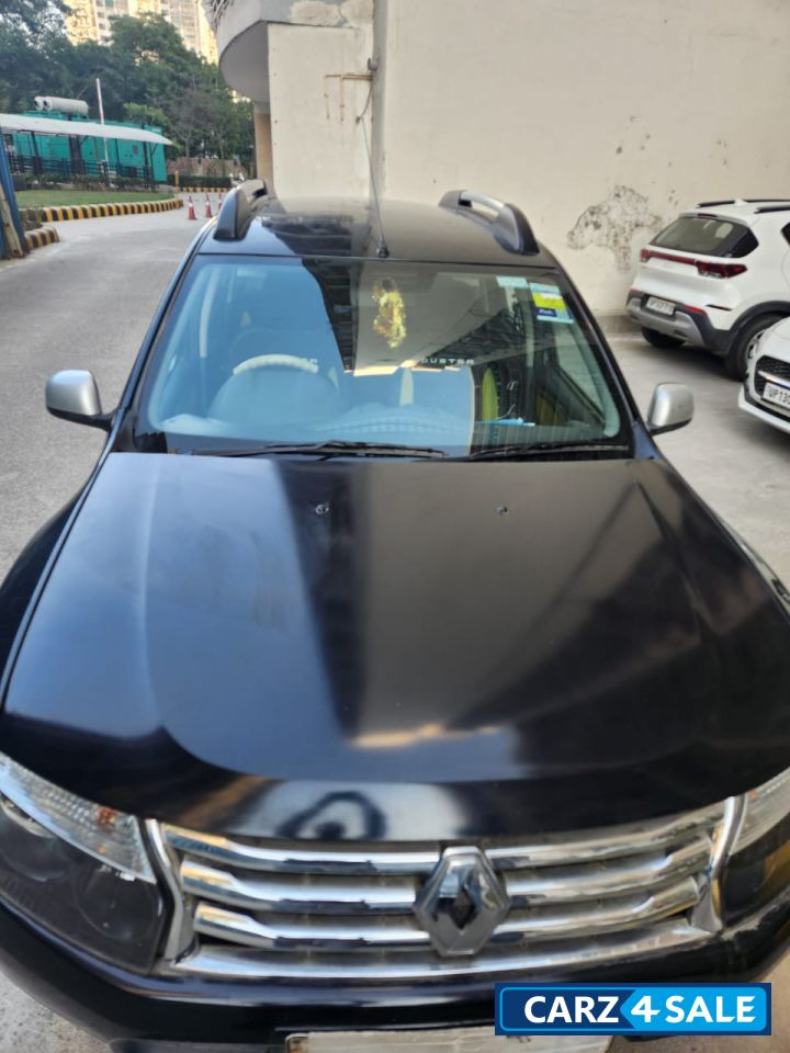 Pearl Black Renault Duster RXL Adventure