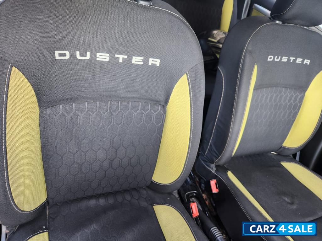 Pearl Black Renault Duster RXL Adventure