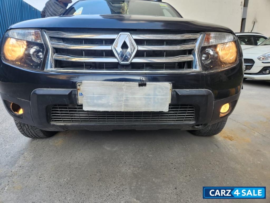 Pearl Black Renault Duster RXL Adventure