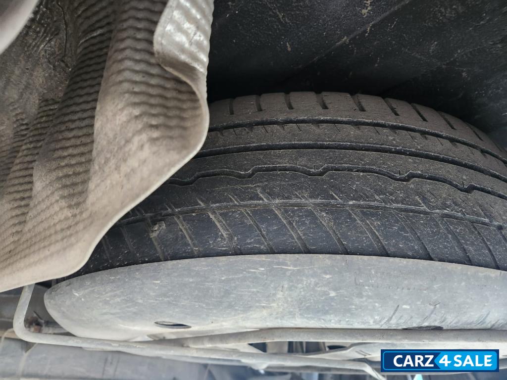 Pearl Black Renault Duster RXL Adventure